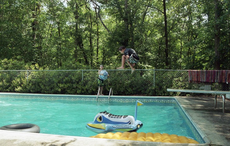 jpg pool party Nikon n55 70-300 lomo 800 051720 030 (2)